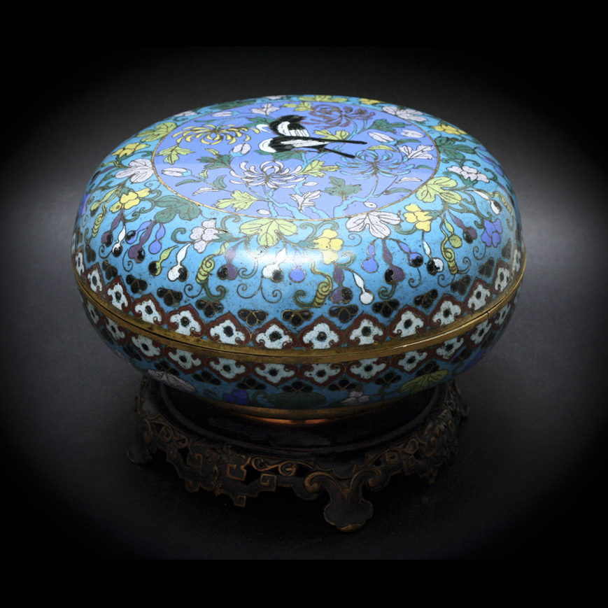 a gilt bronze and cloisonnés enamels box