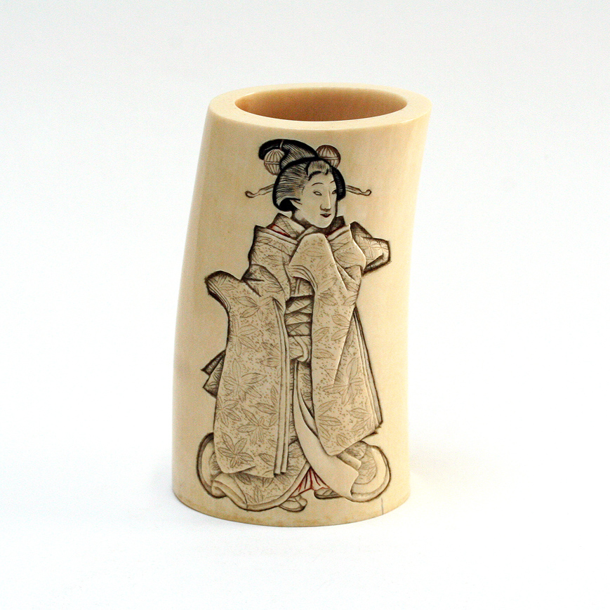 IVORY TUSK VASE  WITH A DECORATION OF A BIJIN, MEIJI LATE 19TH C