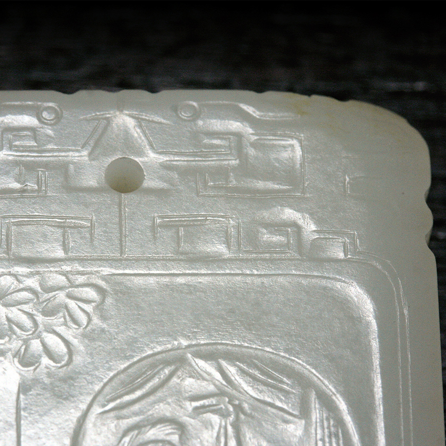 A WHITE JADE PLAQUE, LATE QING DYNASTY - EARLY 20TH CENTURY