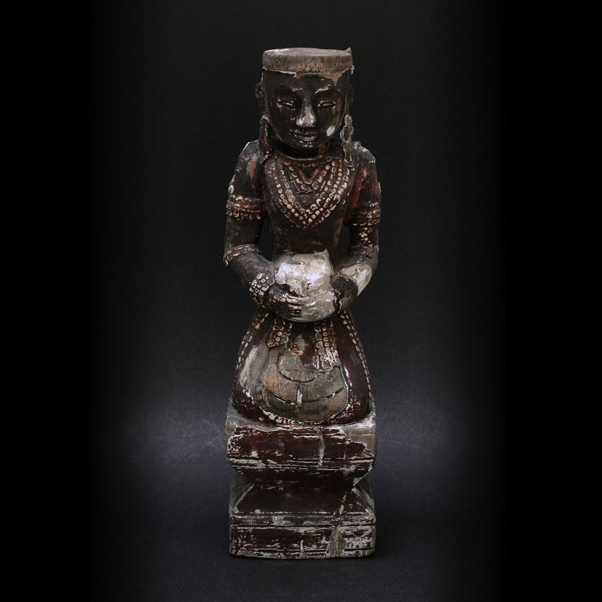 STATUETTE DE BHIKKHUNI EN BOIS LAQUÉ, SHAN-BIRMANIE XVIII-XIXe